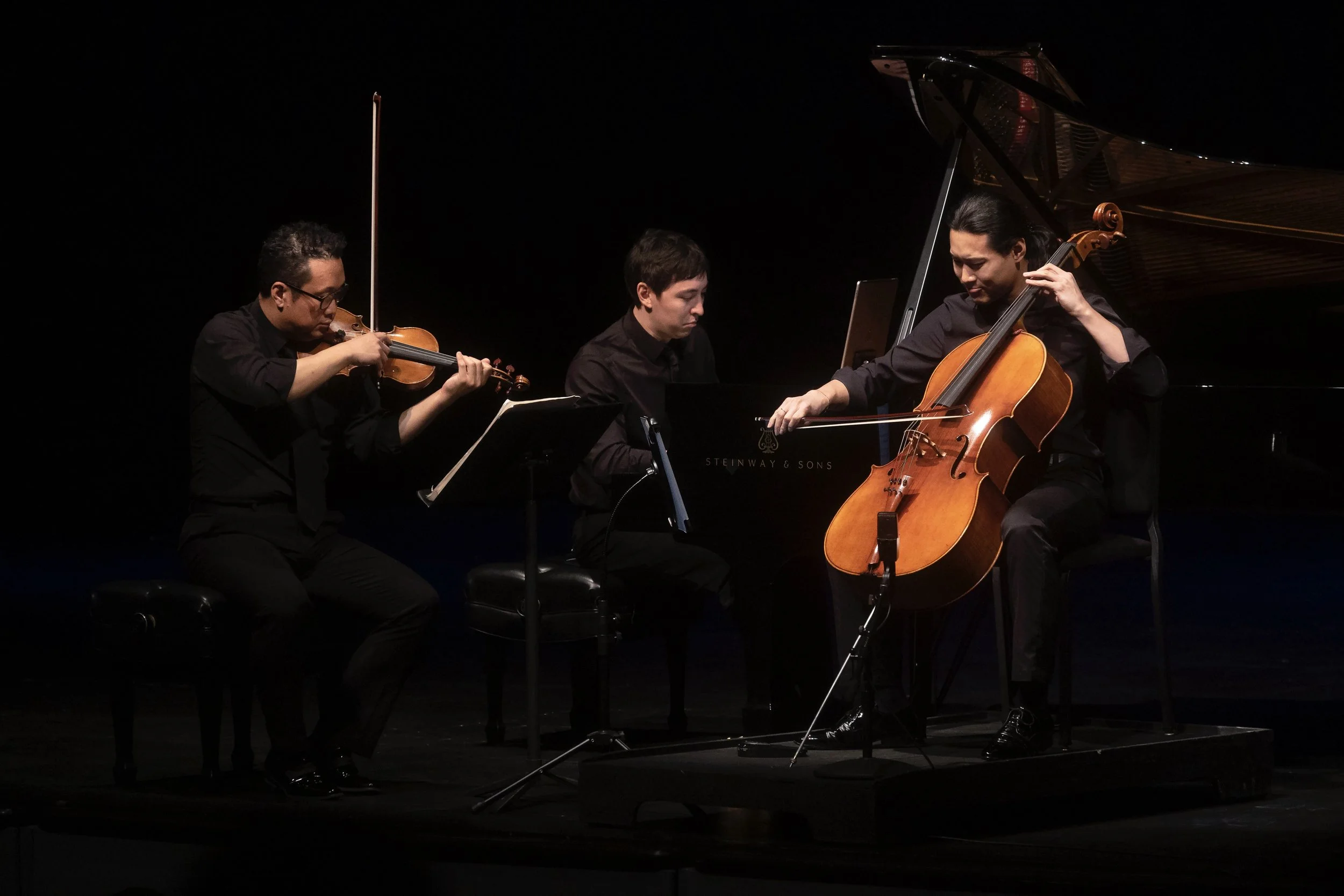 Trio+playing.jpg